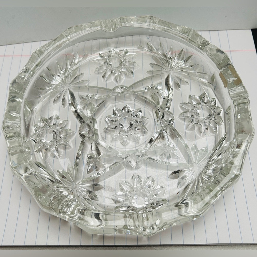 Vintage ashtray, Anchor Hocking EAPC Star of David pattern. Excellent condition.